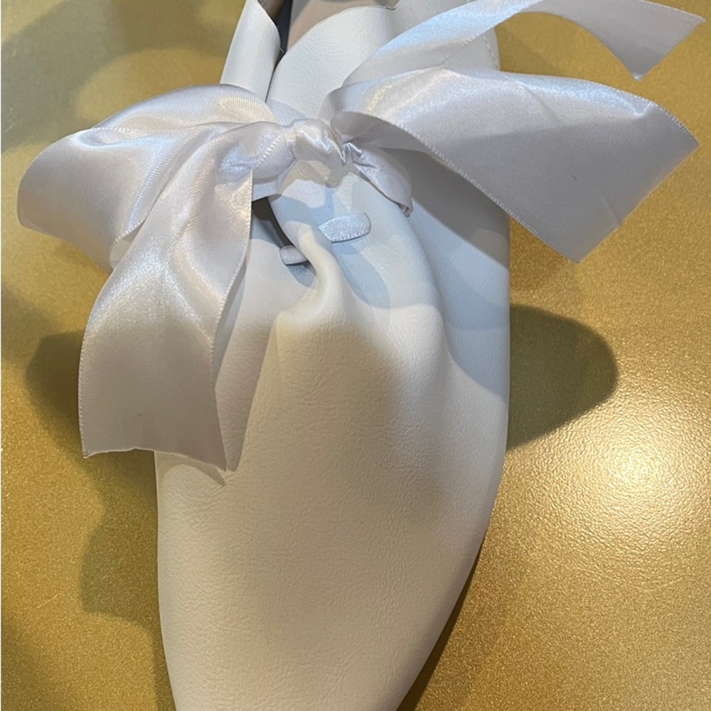 White flats - Picture 2 of 4